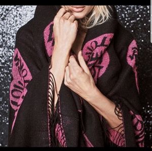 VICTORIA'S SECRET THROW BLANKET